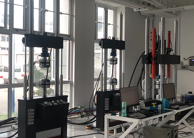 La máquina de prueba universal dinámica y dinámica pasó con éxito la puesta en marcha y la aceptación.