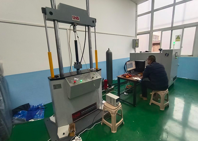 Jinan Liling puso en marcha con éxito el nuevo indicador de amortiguador para ayudar a la formación de talentos de fabricación inteligente en colegios y universidades.