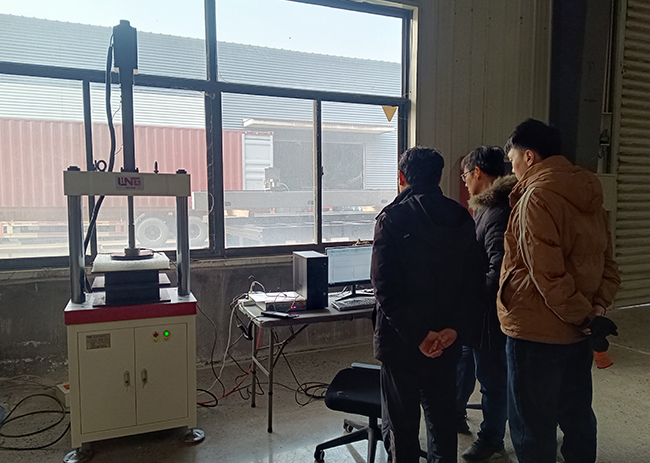 La máquina de prueba de fatiga del colchón del cilindro eléctrico electrónico ha completado la puesta en marcha.
