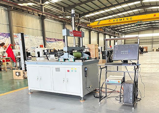 La máquina de prueba de fatiga de agravamiento interior de ruedas controlada por computadora ha aterrizado.