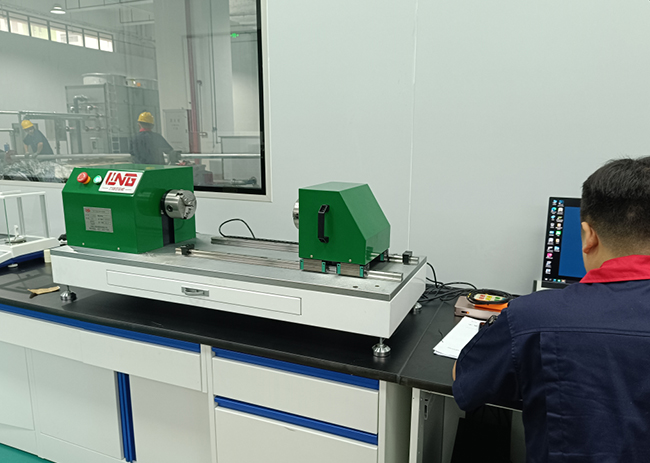 Se completa la puesta en marcha in situ de la máquina de prueba de torsión de alambre metálico y la máquina de prueba de flexión repetida de alambre por parte de los clientes.