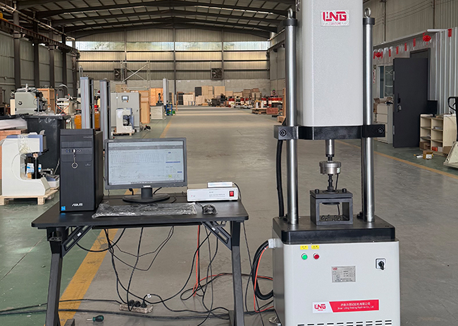 Tension-compression fatigue tester for hydraulic bushing of subframe