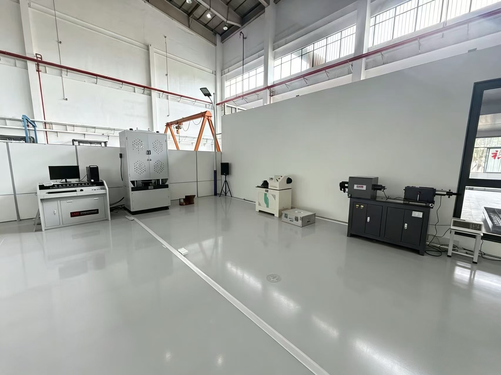 Después de la puesta en marcha de la garantía en casa, el equipo de Jinan fue a Suzhou para completar la puesta en servicio de tres equipos de prueba mecánica.